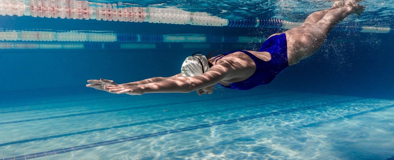 Co daje pływanie? Masz 5 dobrych powodów, aby zacząć!