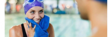 RĘCZNIKI TRENINGOWE – ŚWIETNY WYBÓR NIE TYLKO NA BASEN