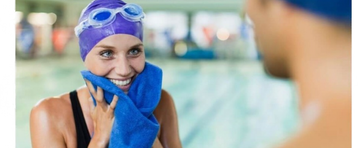 RĘCZNIKI TRENINGOWE – ŚWIETNY WYBÓR NIE TYLKO NA BASEN